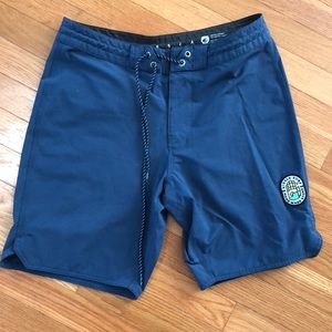 Vissla Men’s board shorts / swim trunks navy blue